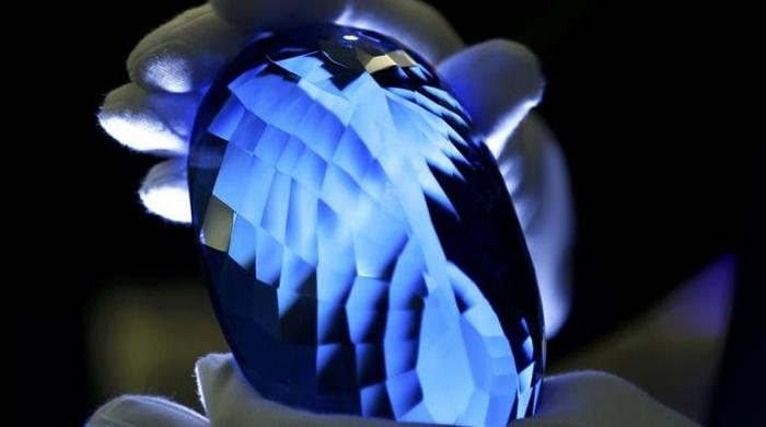 Blue topaz gemstone, largest of its kind, to go in display in UK