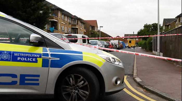 Metropolitan Police arrest four suspected of murdering man in London
