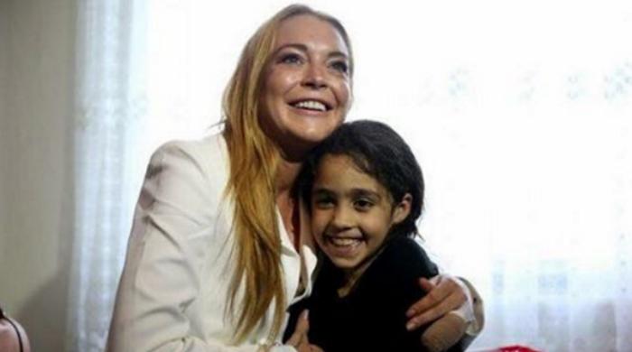 Lindsay Lohan Resumes Charity Work After Surgery