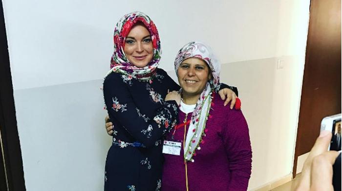 Lindsay Lohan dons a headscarf and gets the world talking