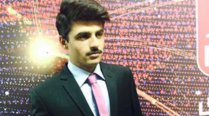 Blue-eyed Pakistani chaiwala lands modelling contract