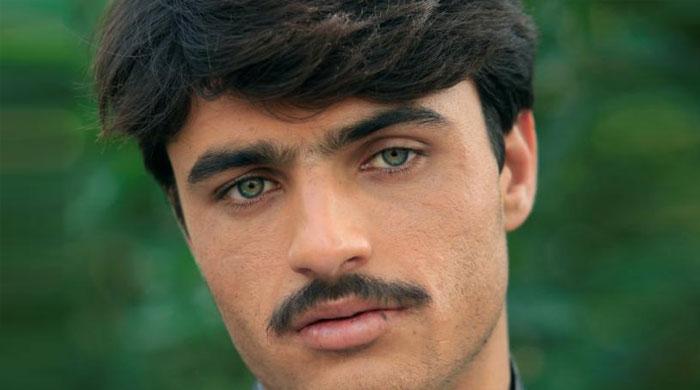 Pakistan's newest celebrity, a handsome tea vendor, rejects film talk