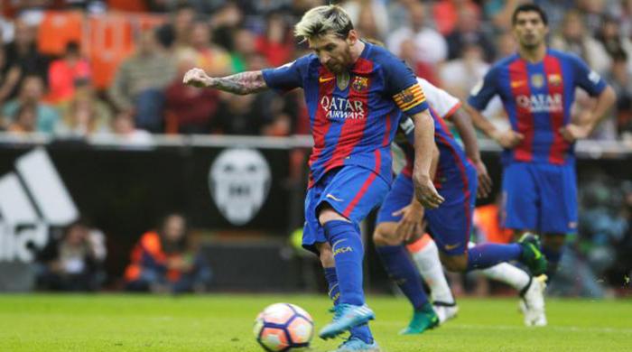 Late Messi penalty seals dramatic Barca win