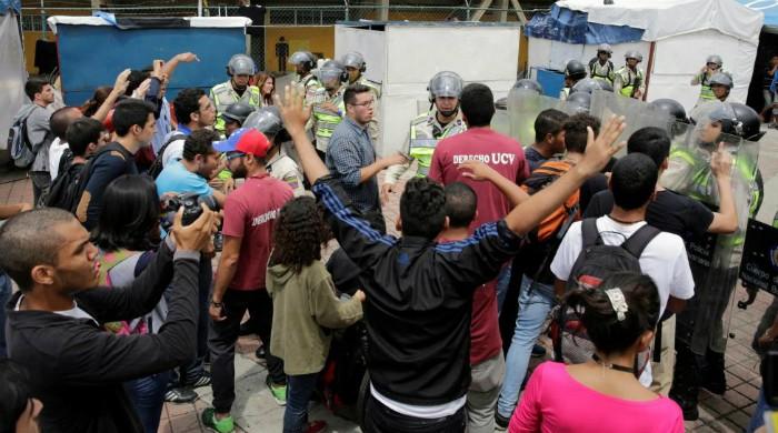 Political standoff worsens in Venezuela