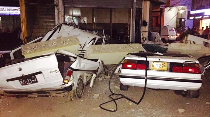 Two cars hit by falling roof debris in Karachi