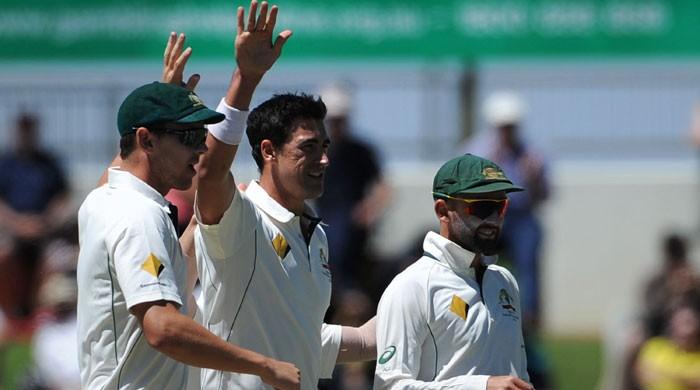 Starc stuns South Africa on fiery return