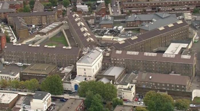 Attempted murderer, burglar escape from London prison