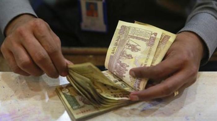 India pulls 500, 1,000 rupee notes to fight graft