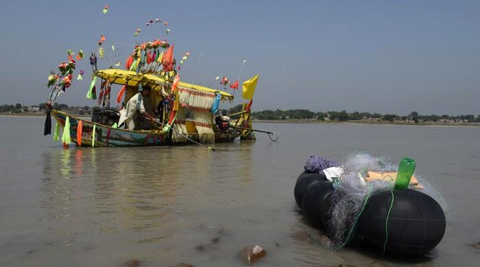 Zap fishing with generators, say Pakistani fishermen