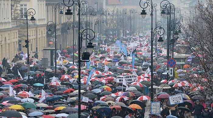 Thousands protest in Poland against education reforms