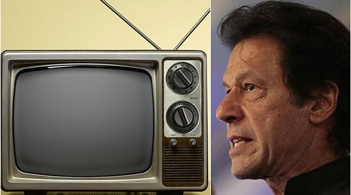 Imran gears up for aggressive Panama Leaks battle, outside the Supreme Court