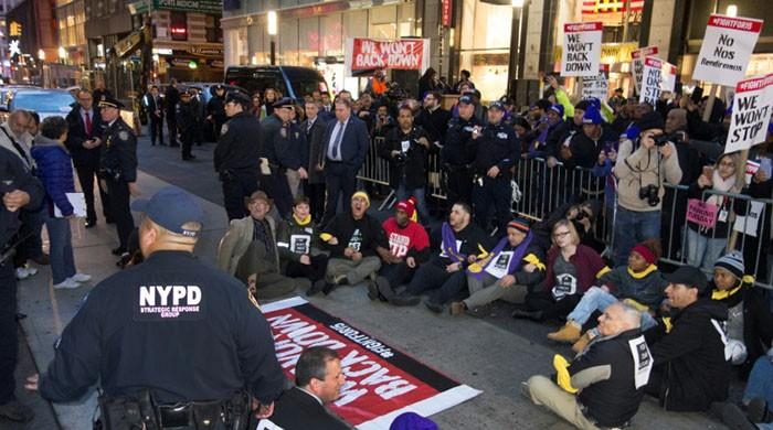 US fast-food workers lead day of protest for $15/hour