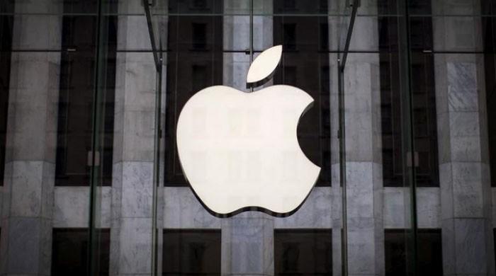 Apple shows ambition to get into self-driving car race
