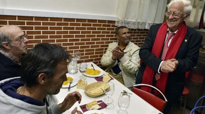 In Madrid, the homeless dine out... for free