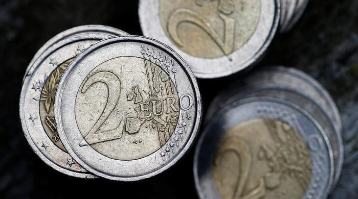Euro hits near two-year low after Italy's Renzi loses reform referendum