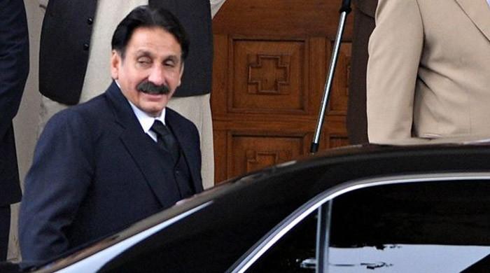 Iftikhar Chaudhry unwilling to surrender bulletproof car