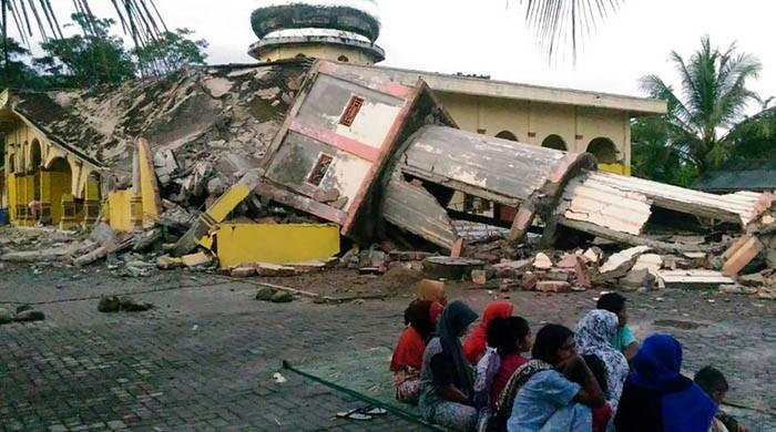 Rescuers scrabble for survivors as Indonesia quake kills 97
