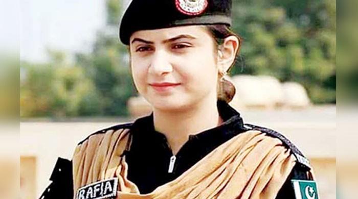 KP’s Rafia Baig first-ever Pakistani woman to defuse bombs