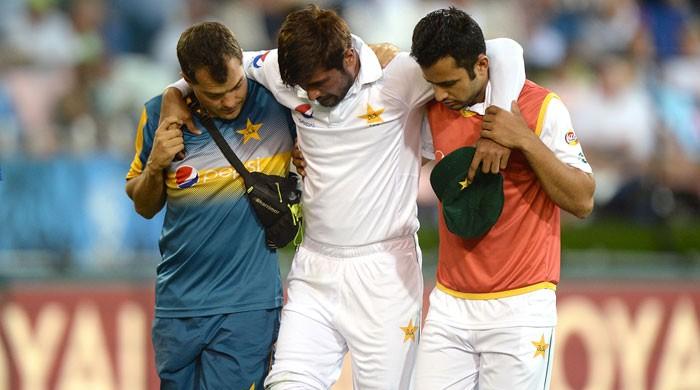 Amir injury scare, Smith's ton pile pressure on Pakistan