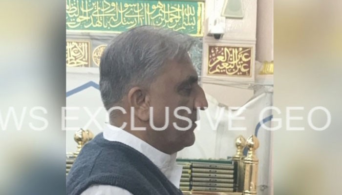 Qamar Rasool COAS Gen Qamar Bajwa pays respect at Roza-e-Rasool (S.A.W.) in Madina