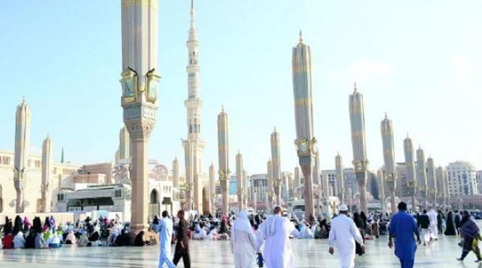 Umbrellas in Prophet’s Mosque courtyards fail to unfold after no maintenance for weeks