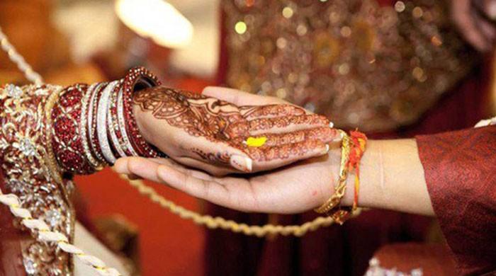 Indian tycoon throws mass wedding for fatherless brides