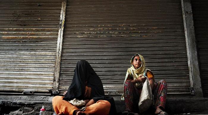 Beggar writes letter to Sindh Police IG, complains against traffic police