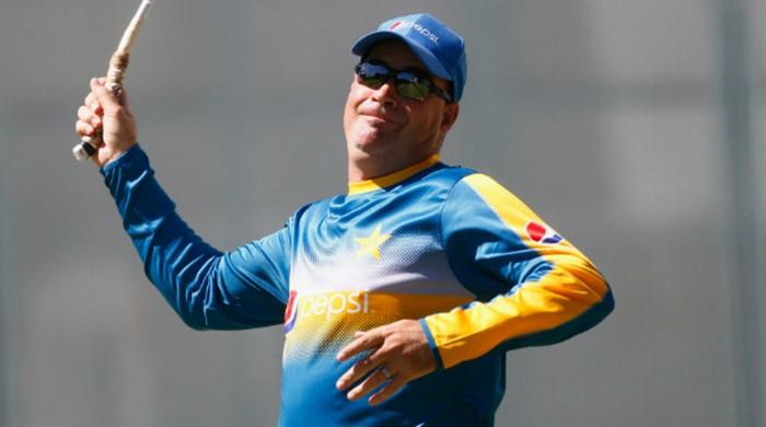 Pakistan fielding mishaps frustrate Arthur
