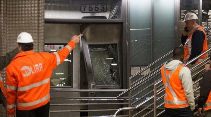New York train derailment injures more than 100 commuters