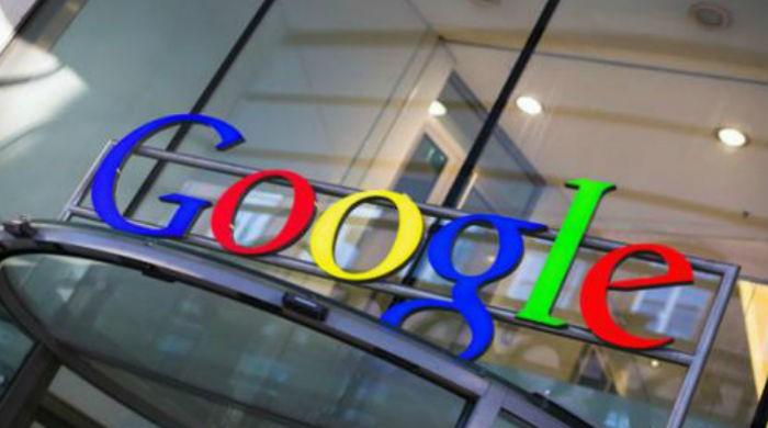 Google pushes virtual reality harder with new phones from partners