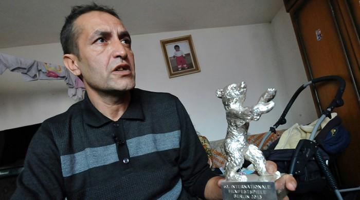 Bosnian actor sells Berlin film trophy to survive