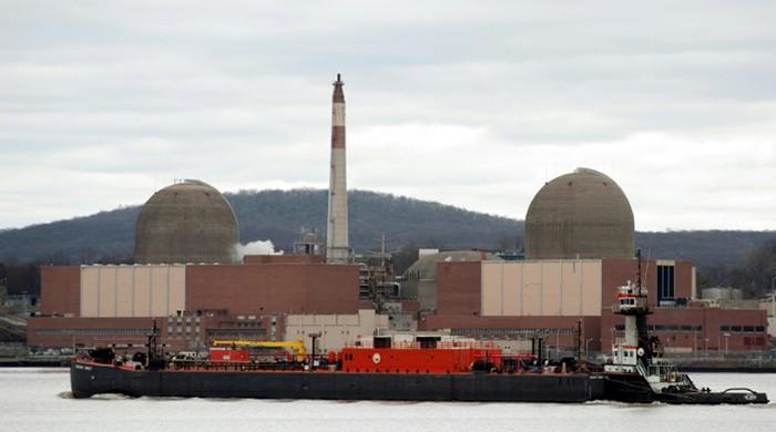 Controversial nuclear power plant near New York to close
