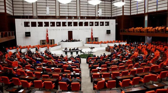 Turkey's parliament votes in favour of constitutional reform in first round