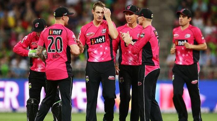 Aussie pacer Mennie suffers fractured skull, brain bleed after head hit