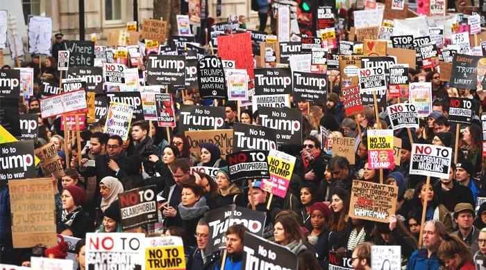 Thousands protest in US, Europe over Trump travel ban