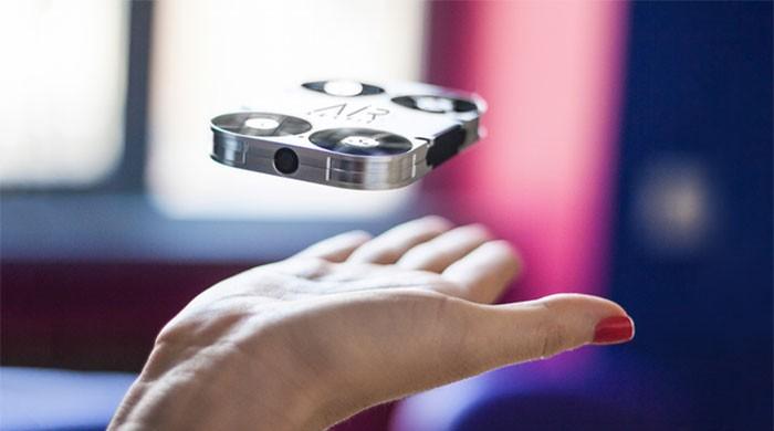 Taking selfies is difficult no more, say hello to AirSelfie