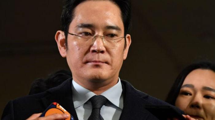 Samsung chief appears for second round of questions in graft probe