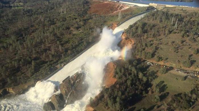 Crews work to seal California spillway that forced evacuations