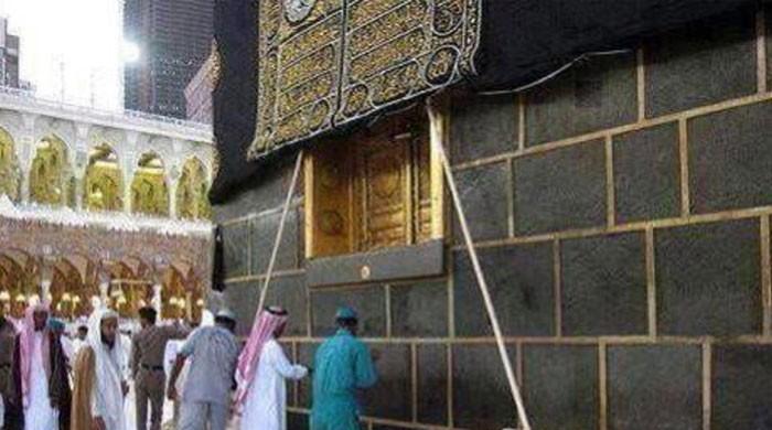 Pictures show how the Grand Mosque of Makkah is cleaned