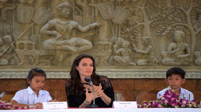 Jolie to unveil film in ´second home´ Cambodia