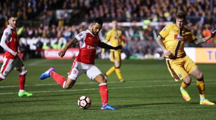 Ton up for Walcott as Arsenal end Sutton's dream Cup run
