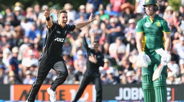 Record Taylor ton steers NZ to last-over win against S. Africa