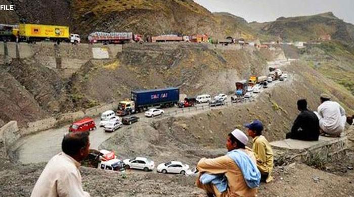 Businesses, families suffer greatly in nine days since Pak-Afghan border closure