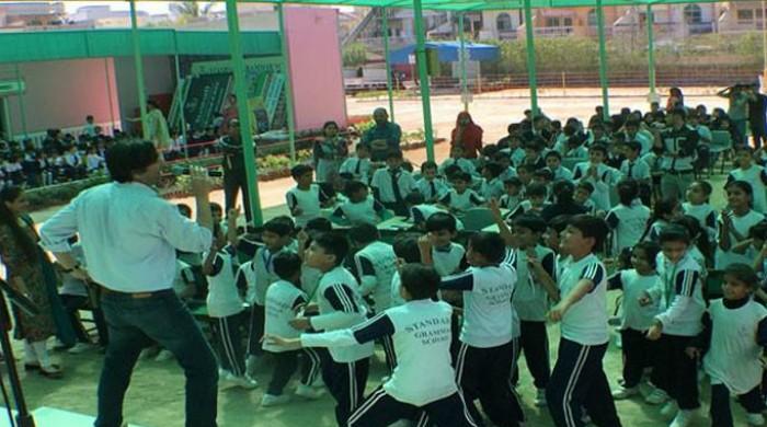 Laal band brings 'dama dam mast qalandar' to schoolchildren in Sindh