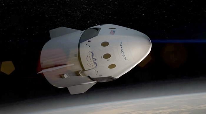 SpaceX to send two tourists around Moon in 2018