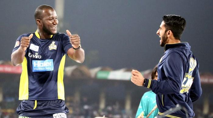 Peshawar skipper Sammy wins hearts in Lahore