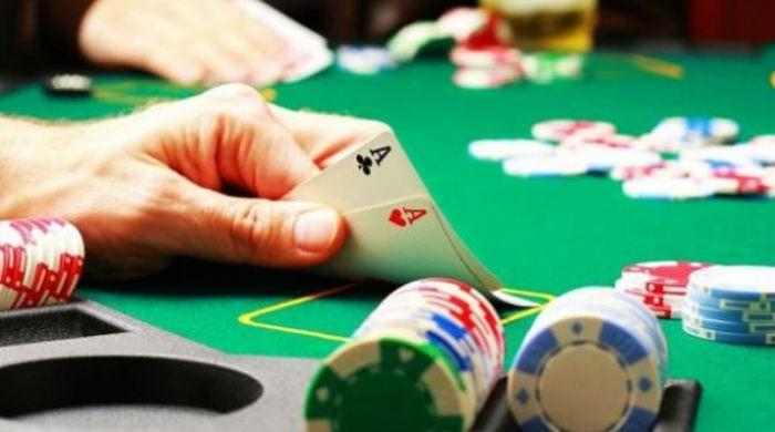 Time to fold: AI system beats humans in poker