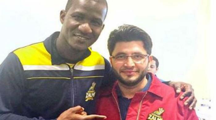 Sammy fulfils promise, shaves head for winning PSL final