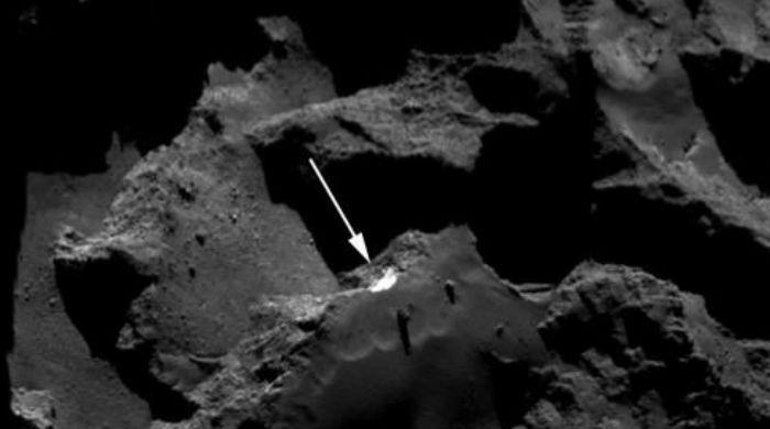 Comet orbiter films deep-space landslide