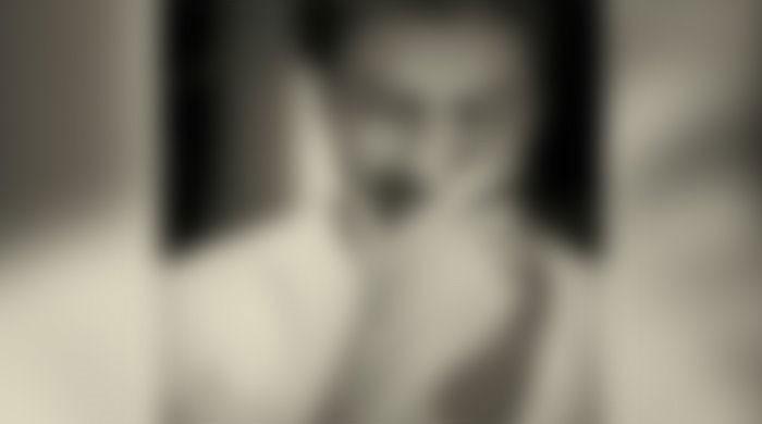 This picture of Shah Rukh Khan has the internet drooling